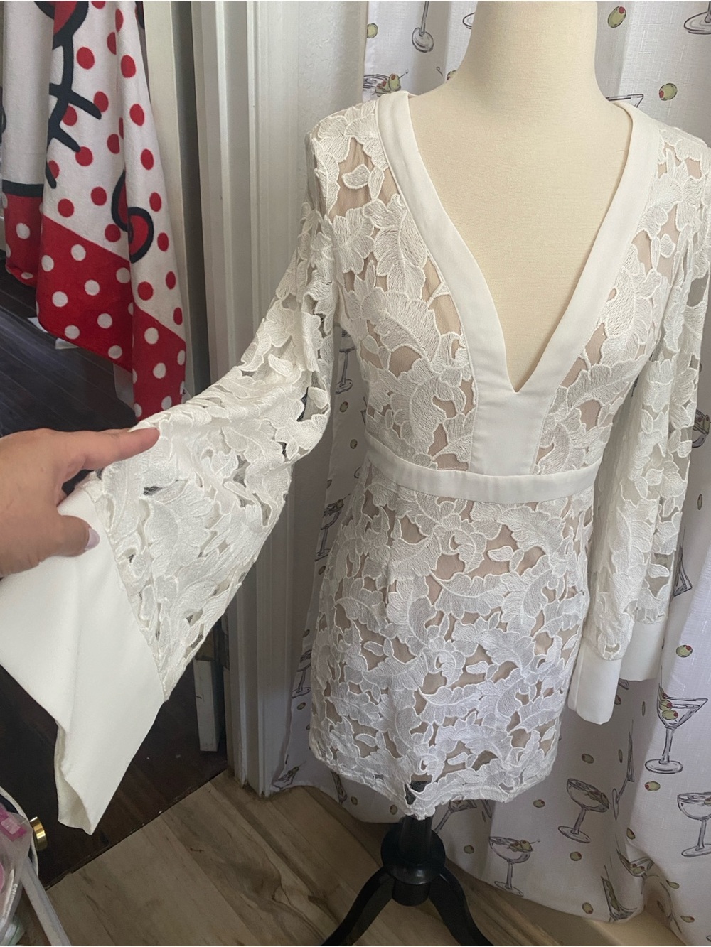 Missguided Off White Lace V-Neck Bell Sleeve Mini Dress Size 4